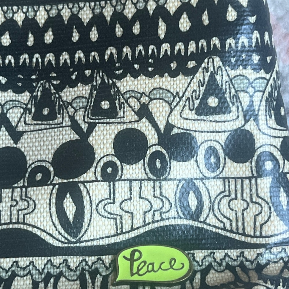 Sakroots Black and Cream Scallop Motif Crossbody Bag - Picture 4 of 5